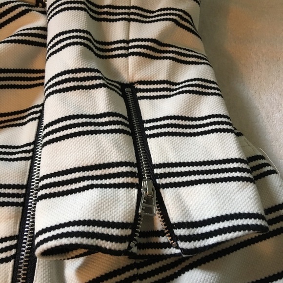 Women’s Bagatelle jacket XL. Front zipper long sleeves with zippers fully lined. - Picture 4 of 7